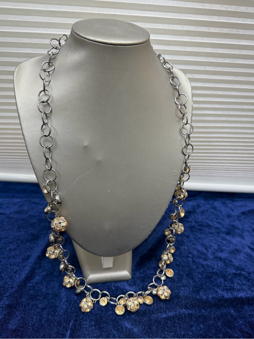 Vintage Silver-tone Cluster Statement Dangling Round Rhinestone Necklace